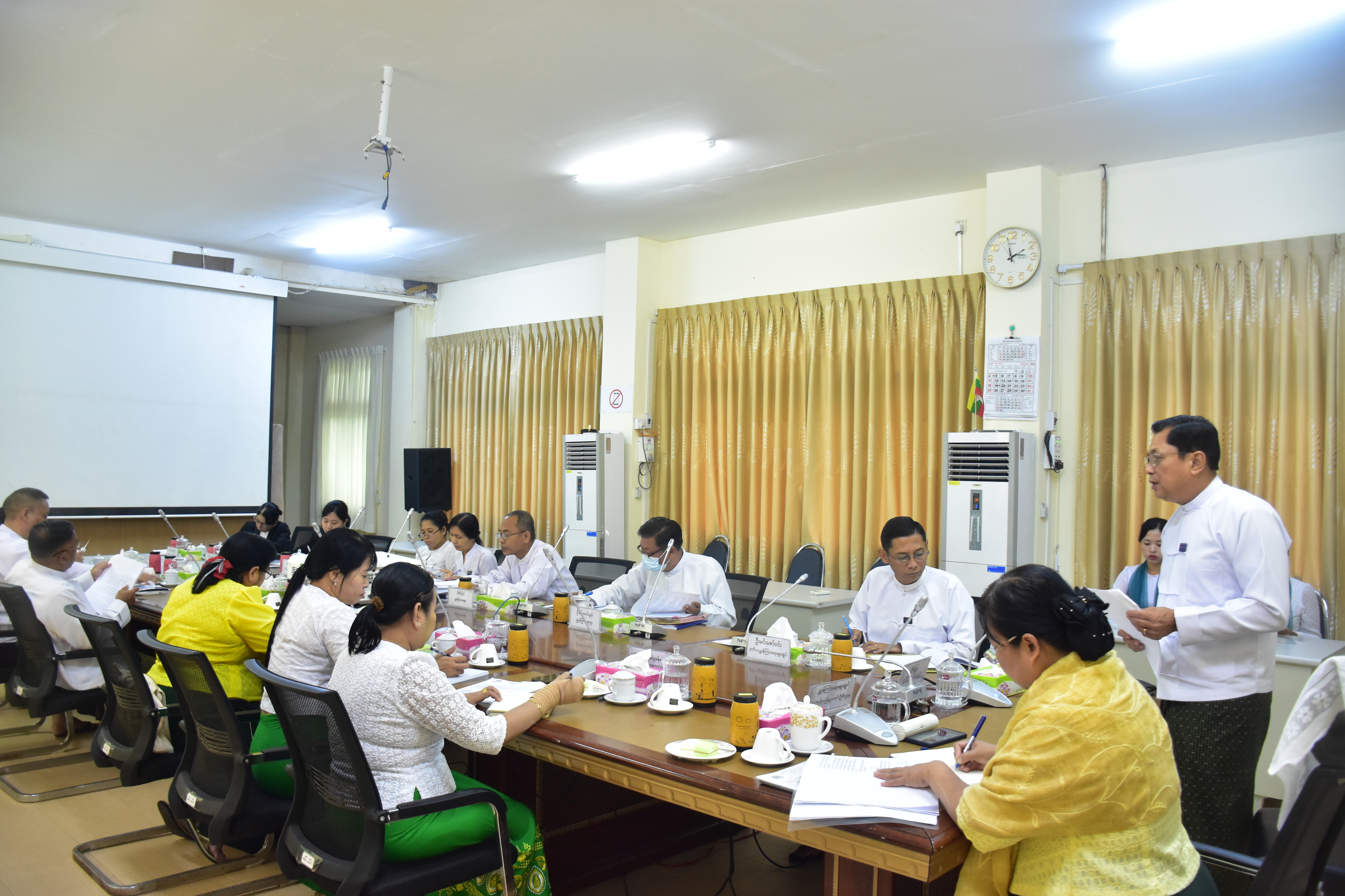 စီမံကိန်းနှင့်ဘဏ္ဍာရေးဝန်ကြီးဌာန၊ ပင်စင်ဦးစီးဌာန၊ ရသုံးမှန်းခြေငွေစာရင်းဦးစီးဌာနနှင့်     မြန်မာ့စီးပွားရေးဘဏ်တို့ နိုင်ငံ့ဝန်ထမ်းများနှင့် အငြိမ်းစားဝန်ထမ်းများအတွက် အပိုထောက်ပံ့ကြေး ခံစားခွင့်ပြုခြင်းနှင့်စပ်လျဉ်း၍ ညှိနှိုင်းအစည်းအဝေးကျင်းပခြင်း