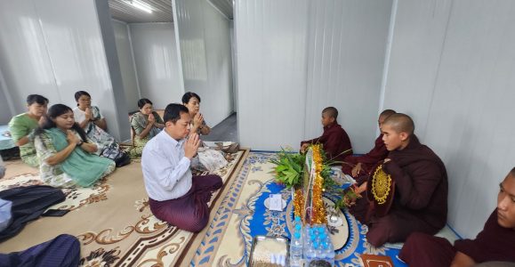 စီမံကိန်းနှင့်ဘဏ္ဍာရေးဝန်ကြီးဌာန၊ ပင်စင်ဦးစီးဌာန၏ Modular House တွင် ဝါတွင်းကာလ သံဃာတော်များအား ဝါဆိုသင်္ကန်း၊ ဆွမ်းနှင့် ဝတ္ထုငွေများ ဆက်ကပ်လှူဒါန်းခြင်း