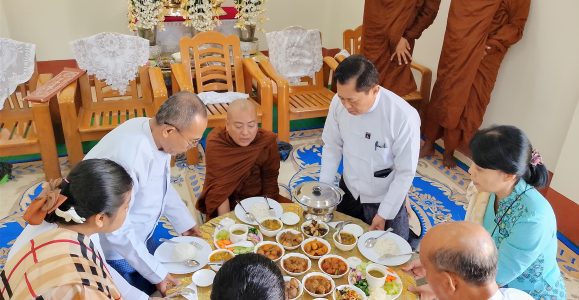 ဘဏ္ဍာရေးနှင့်အခွန်ဝန်ကြီးဌာန၊ ပင်စင်ဦးစီးဌာန နှစ် (၅၀) ပြည့် ရွှေရတုနှစ်ပတ်လည်နေ့ အထိမ်းအမှတ် သံဃာတော်များအား ဆွမ်းကပ်လှူဒါန်းခြင်း