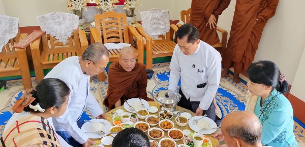 ဘဏ္ဍာရေးနှင့်အခွန်ဝန်ကြီးဌာန၊ ပင်စင်ဦးစီးဌာန နှစ် (၅၀) ပြည့် ရွှေရတုနှစ်ပတ်လည်နေ့ အထိမ်းအမှတ် သံဃာတော်များအား ဆွမ်းကပ်လှူဒါန်းခြင်း